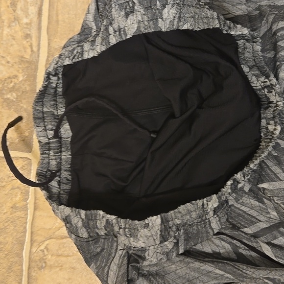 Lululemon Athletic Shorts Men's M - Picture 5 of 5